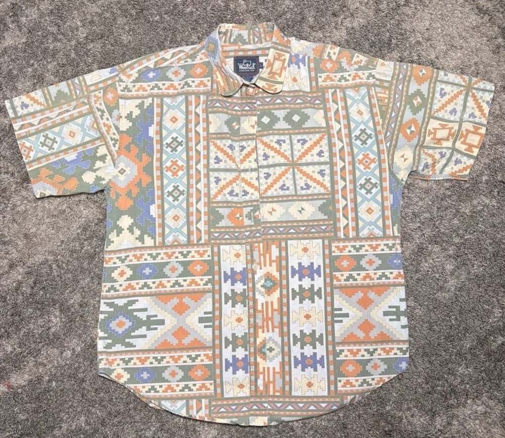 Vintage Woolrich Mens  Aztec print button down shirt, Short Sleeve  mens large